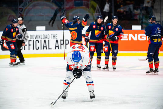 Nicolas Kraemmer of Adler Mannheim looks dejected