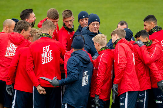 Lars Lagerbäck, head coach of Norway, gathers the team in