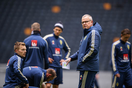 Sebastian Larsson and head coach Janne Andersson of the