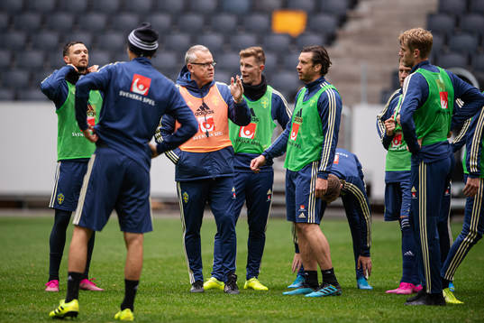 Head coach Janne Andersson and Gustav Svensson of the