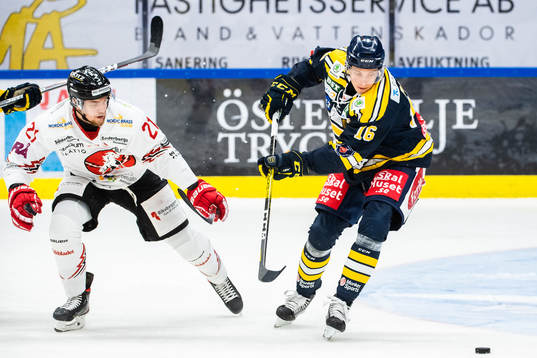 Vita Hästens Kevin Elgestål och Södertäljes Filip Pilö