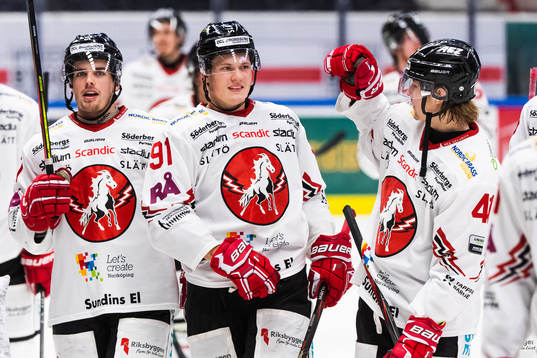 Vita Hästens Linus Andersson och Oliver Nordberg jublar