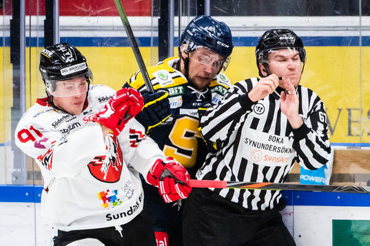 Vita Hästens Linus Andersson  och Södertäljes Ludwig