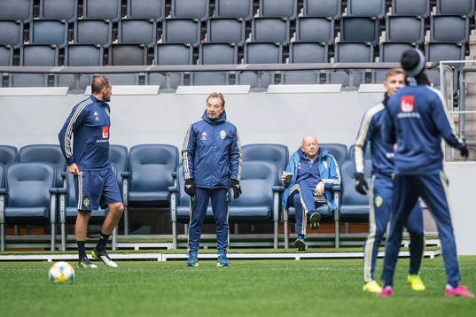 Andreas Granqvist and scout Tom Prahl of the Swedish
