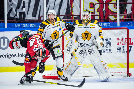 Skellefteås Petter Granberg bjuder Malmö Redhawks Emil