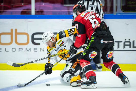 Skellefteås Oscar Möller och Malmö Redhawks Konstantin