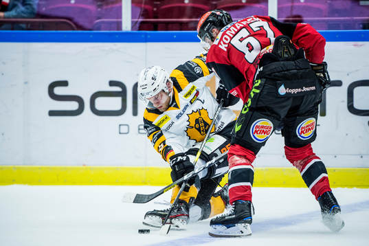 Skellefteås Oscar Möller mot Malmö Redhawks Konstantin