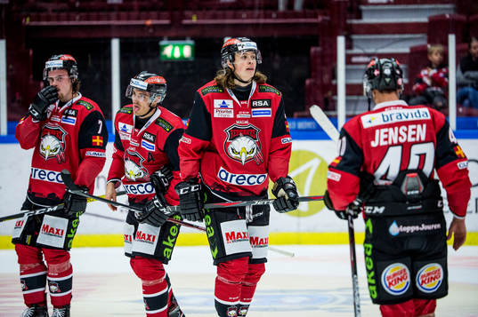 Malmö Redhawks Malte Setkov deppar med lagkamraterna