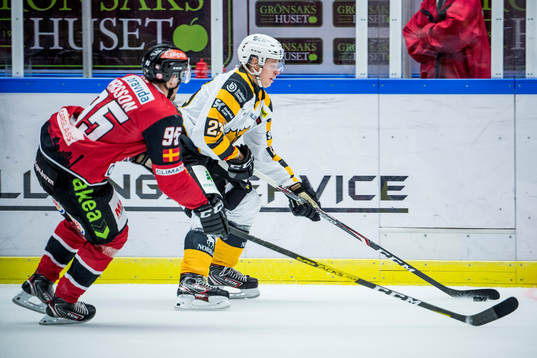 Skellefteås Jacob Andersson mot Malmö Redhawks Carl