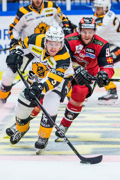 Skellefteås Niclas Burström mot Malmö Redhawks Carl