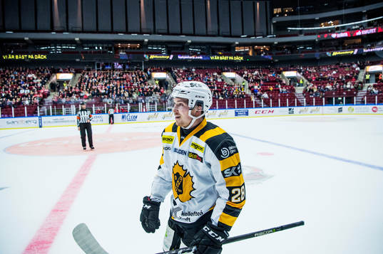 Skellefteås Jesper Frödén jublar