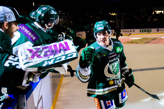 Färjestads Sebastian Erixon jublar