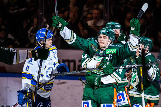 Färjestads Linus Johansson jublar