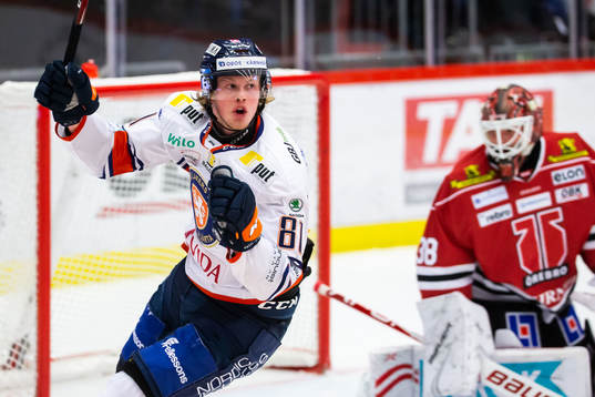 Växjös Fredrik Karlström jublar