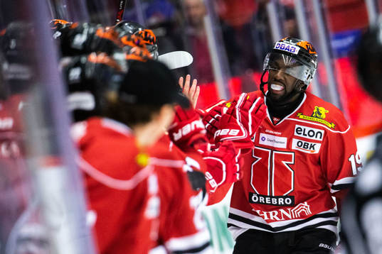 Örebros Daniel Muzito Bagenda jublar