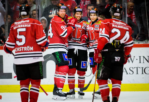 Örebros Ryan Stoa och Mathias Bromé jublar med Sakari