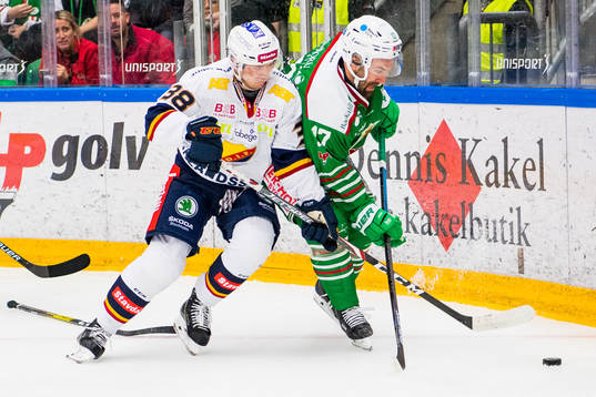 Djurgårdens Olle Alsing och Rögles Taylor Matson
