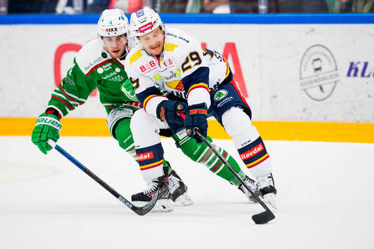 Rögles Kodie Curran och Djurgårdens Sebastian Strandberg