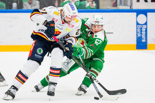 Djurgårdens Patrik Berglund och Rögles Leon Bristedt