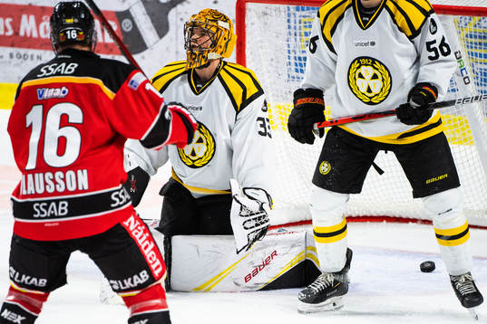 Brynäs målvakt Samuel Ersson deppar