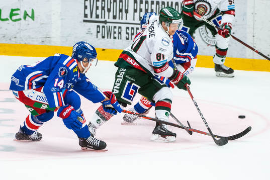 Oskarshamns Pontus Netterberg och Frölundas Ryan Lasch