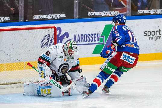 Frölundas målvakt Niklas Rubin och Oskarshamns Joakim