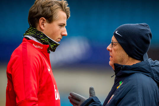 Sander Berge and Lars Lagerbäck, head coach of Norway