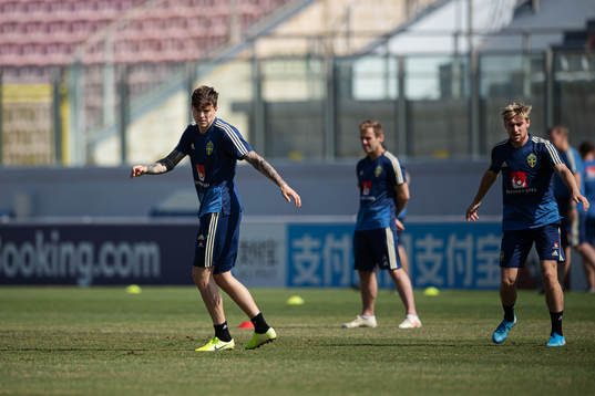 Victor Nilsson Lindelöf and Emil Forsberg of the Swedish