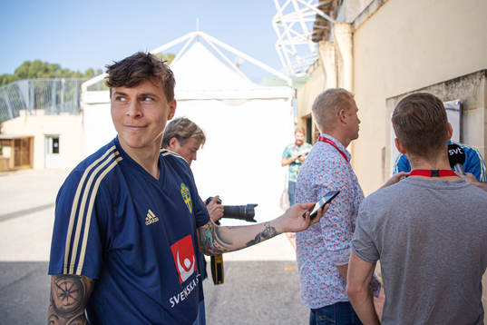 Player Victor Nilsson Lindelöf stands next to reporters