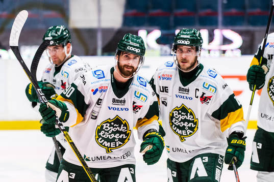 Björklövens Alex Hutchings jublar