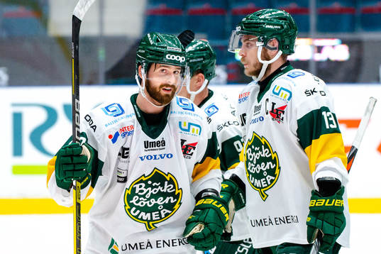 Björklövens Alex Hutchings jublar