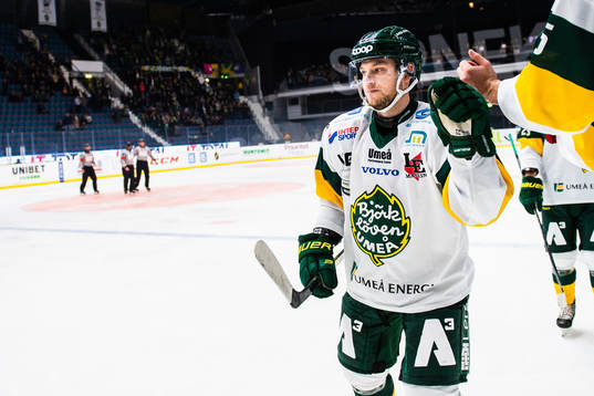 Björklövens Andreas Hjelm jublar
