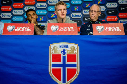 Joshua King, Martin Ødegaard and Lars Lagerbäck, head