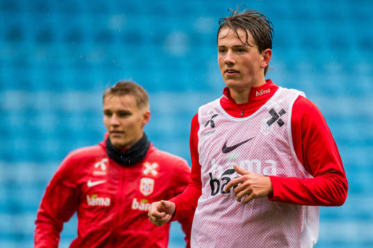 Sander Berge and Martin Ødegaard of Norway