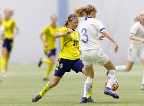 Nea Flyborg #10, SWE and Saana Latvalahti #3, FIN