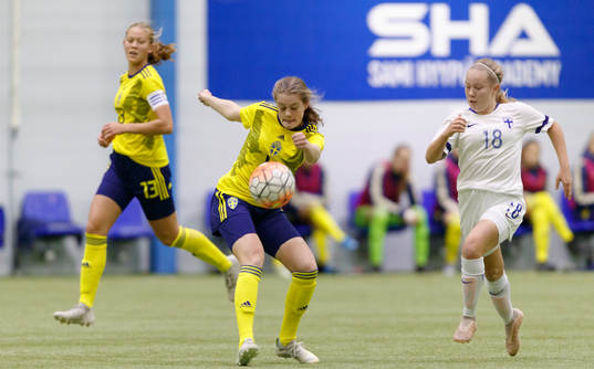 Sofia Reidy #4, SWE and Lotta Lindström #18, FIN