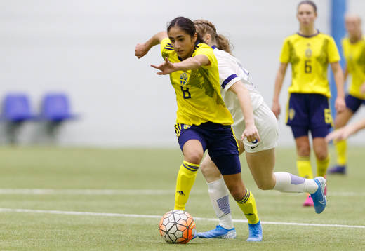 Bläddra bland fler bilder av Fotboll, Dam, F15, Landskamp, Finland - Sverige