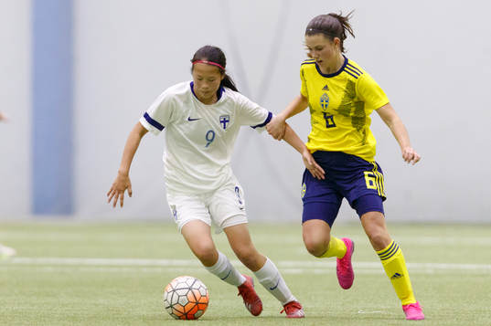 Tao Stark #9, FIN and Emilia Pelgander #6, SWE