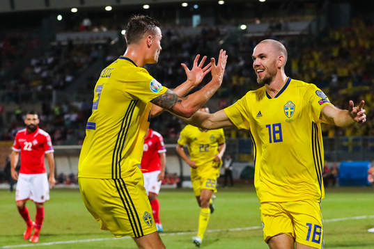 Marcus Danielson celebrate with Mikael Lustig of Sweden