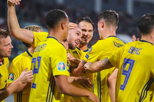 Marcus Danielson celebrate with Albin Ekdal of Sweden