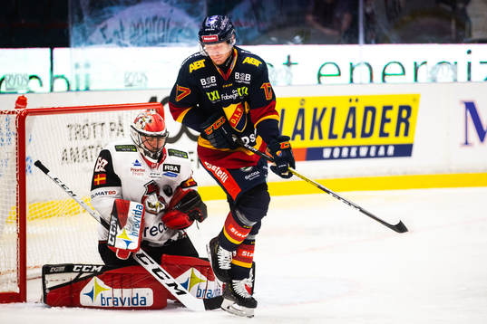 Djurgårdens Henrik Eriksson och Malmö Redhawks målvakt