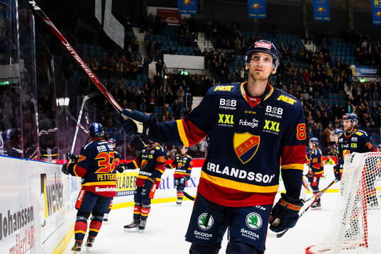 Djurgårdens Anton Hedman  tackar publiken