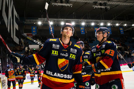 Djurgårdens Anton Hedman  tackar publiken