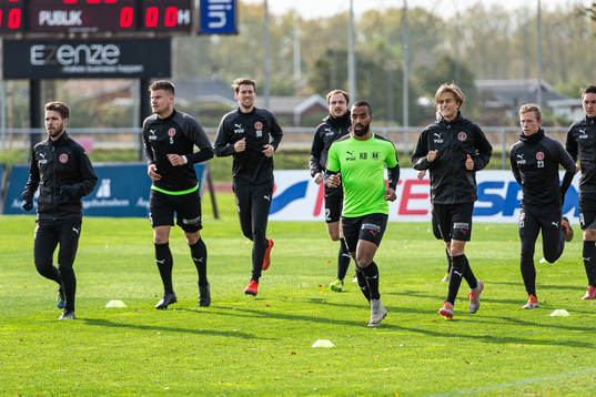 Hittarps spelare värmer upp