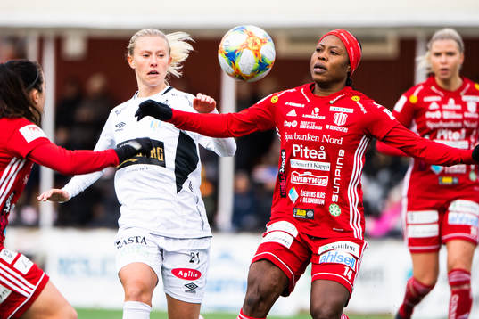 Göteborgs Rebecka Blomqvist och Piteås Faith Ikidi Michael