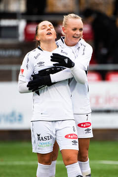 Göteborgs Vilde Böe Risa och Emma Pennsäter jublar