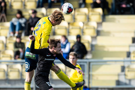 Ängelholms Erik Widén i nickduell med Hittarps André