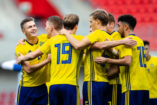 Viktor Gyökeres of Sweden celebrate with teammates
