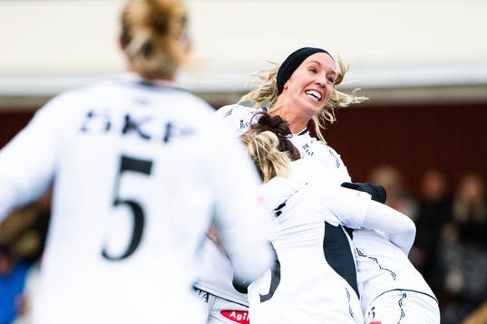 Göteborgs Julia Roddar jublar