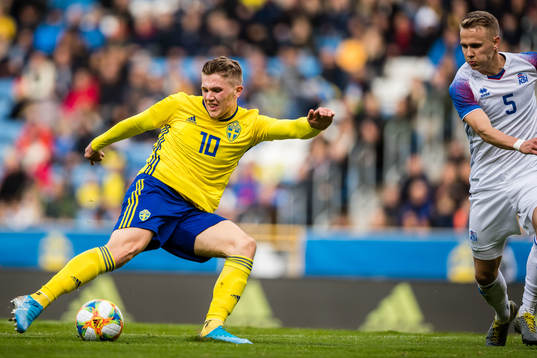 Viktor Gyökeres of Sweden and Isak Oli Olafsson of Iceland